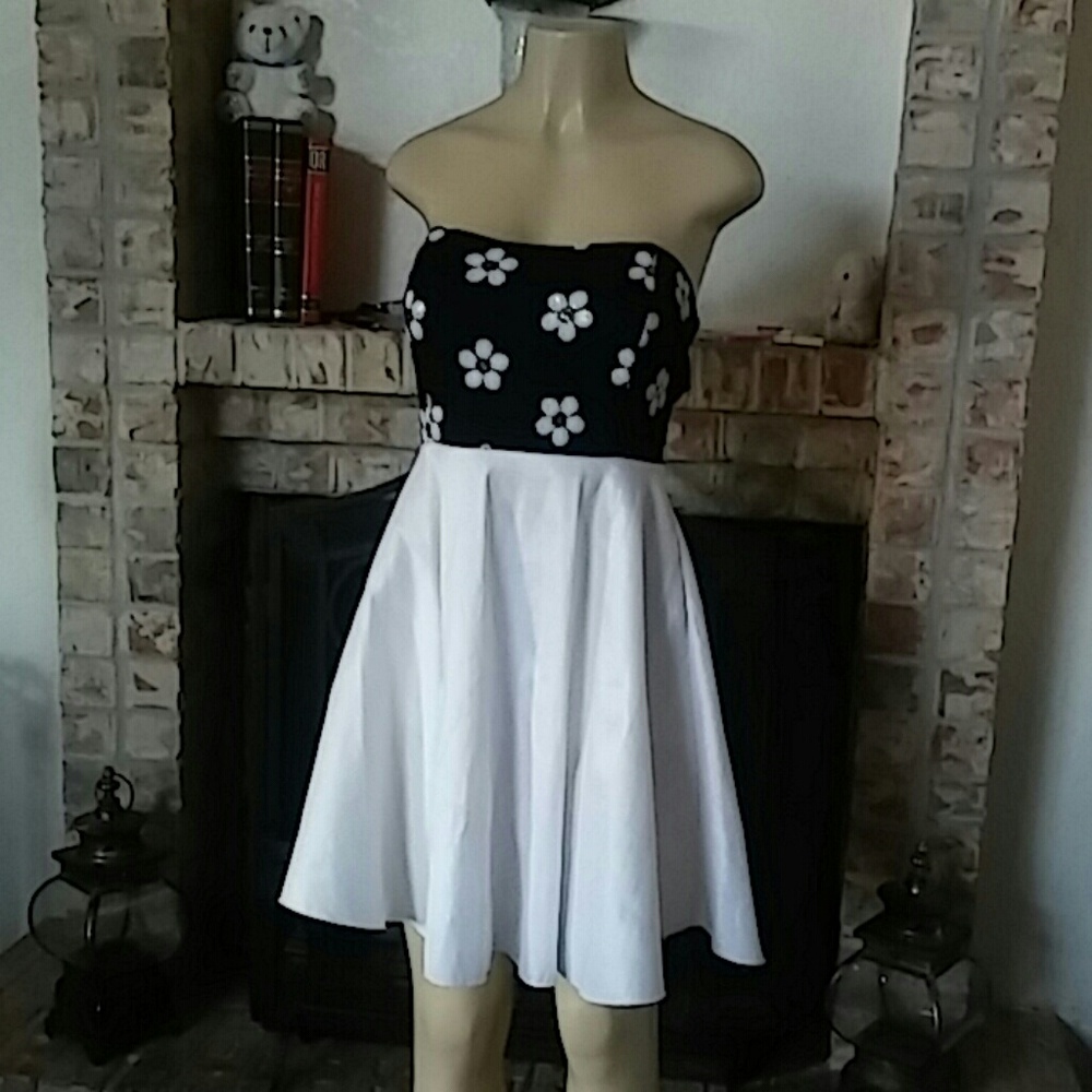 FE U.S.A. Strapless Semi- Formal Dress